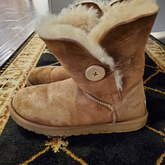UGG bailey button boots - Picture 9 of 13